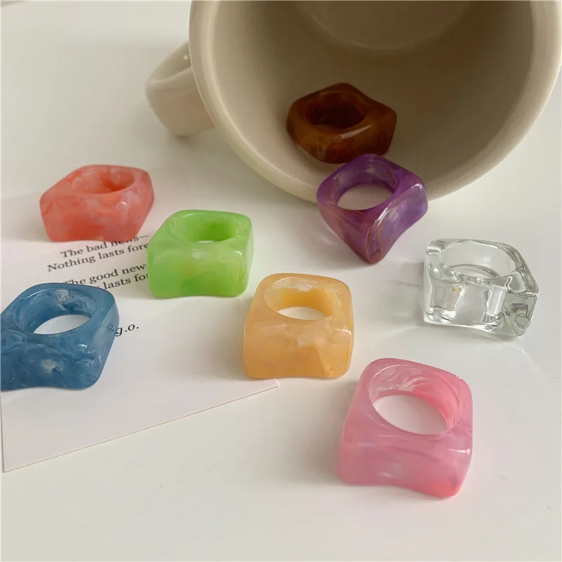 ZN Creations Trandgy Crown Pattern Resin Ring with Pearl for Party Ladies Valentine's Day Supplies at Wholesale Price